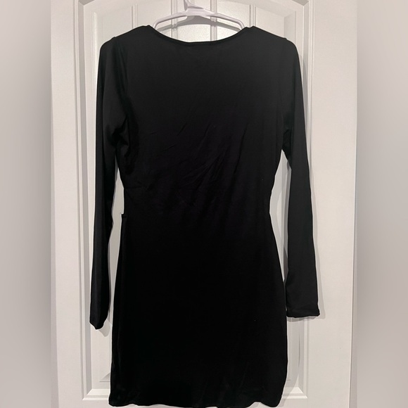 PrettyLittleThing BLACK LONG SLEEVE BODYCON DRESS WITH CUT OUTS - Picture 8 of 10